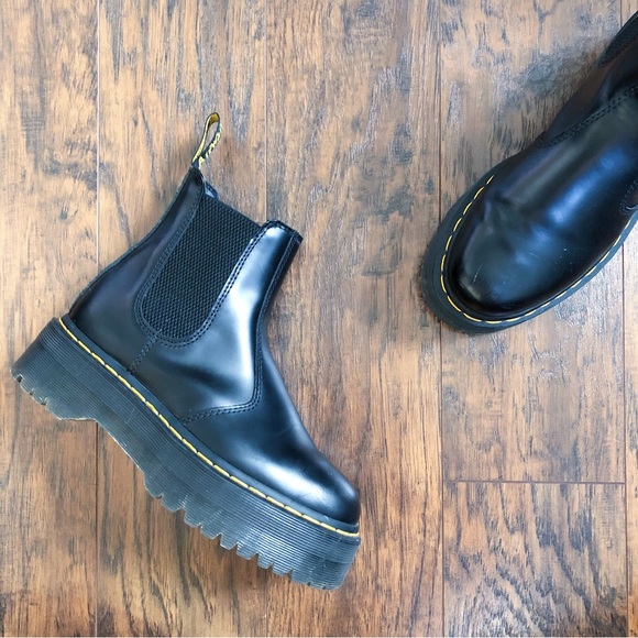 SOLD Dr Martens • 2976 Chelsea Boot Quad platform black smooth leather chunky - Picture 7 of 14